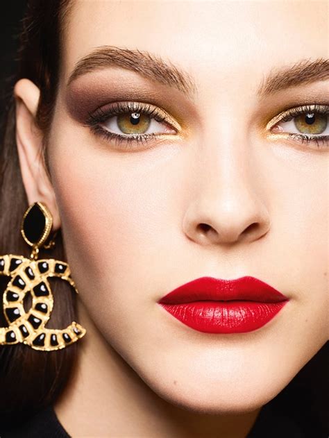 Chanel Reveals Opulent Holiday 2019 Makeup 